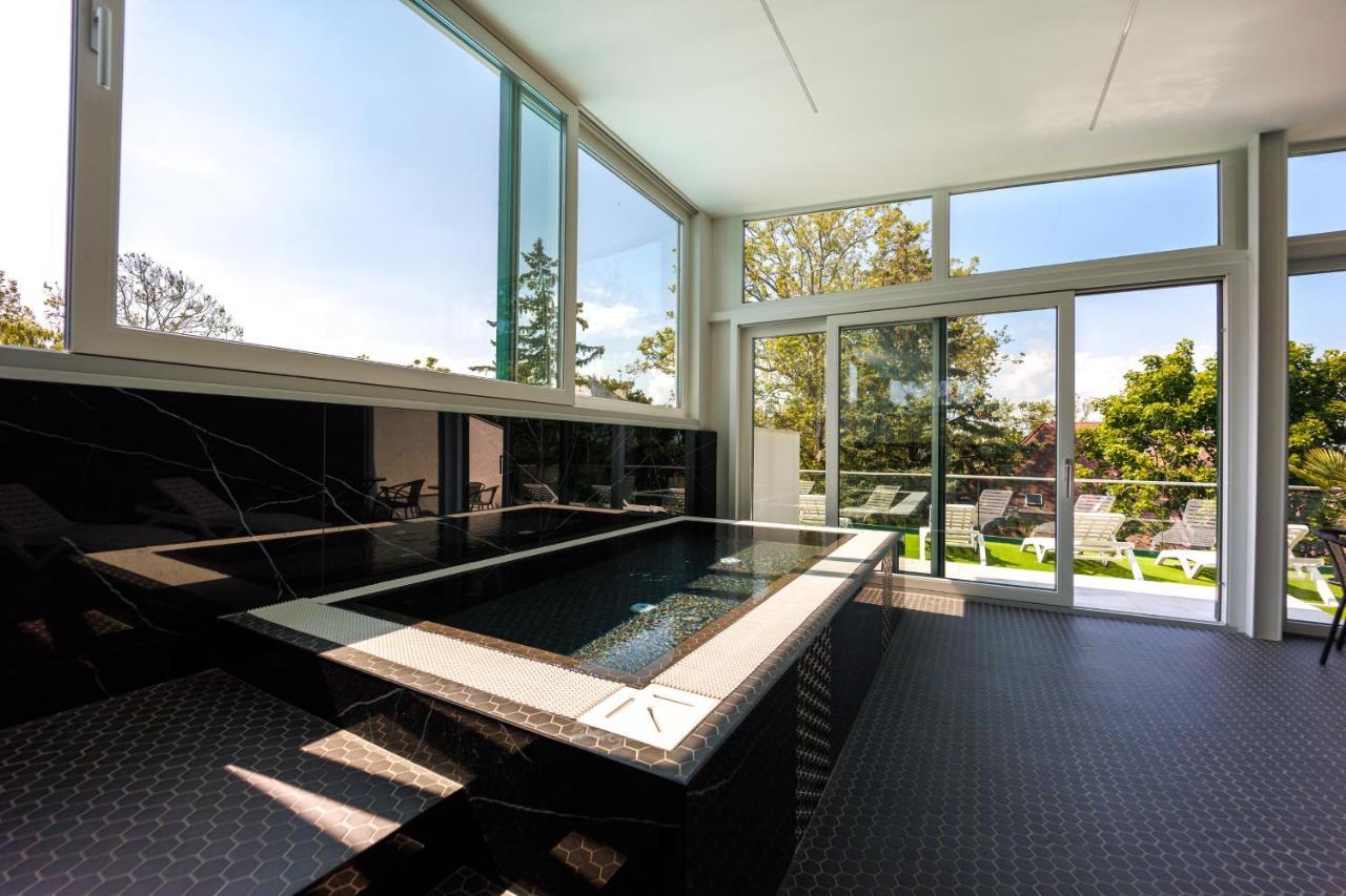 Villa Bauhaus Wellness Apartman Fsz. 3 Siófok Eksteriør bilde